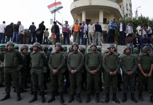 Εντολή για συλλήψεις δίνει στον αιγυπτιακό στρατό ο Μοχάμεντ Μόρσι